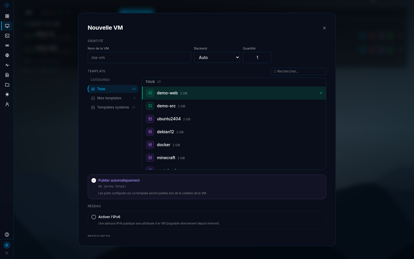 Modale « Nouvelle VM » avec un template à ports auto-publiés sélectionné : le bloc « Publier automatiquement » avec la case cochée, la mention 80 (proxy https) et la phrase expliquant que ces ports seront publiés à la création, entre les sections Template et Réseau