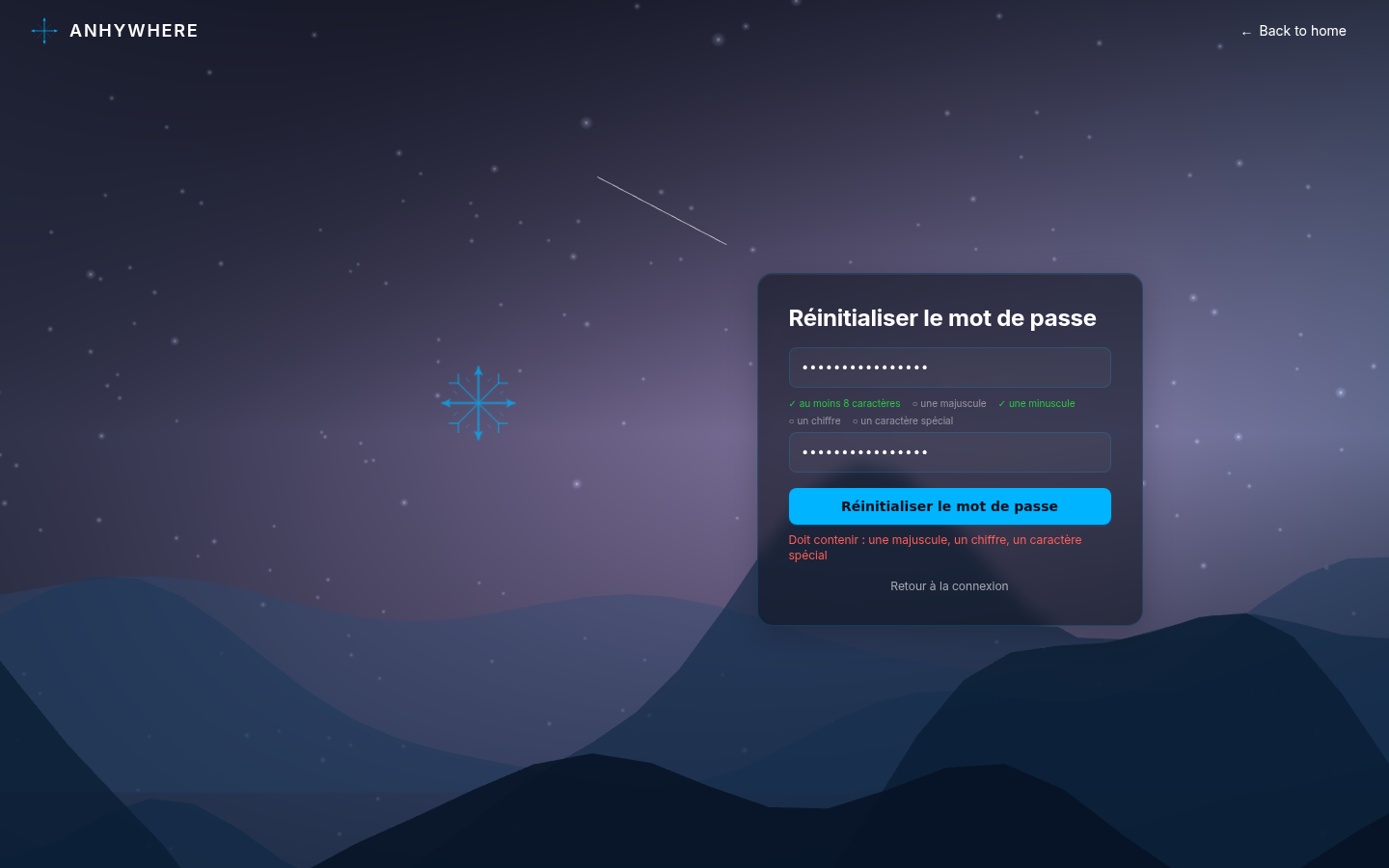 Même page de réinitialisation avec un mot de passe de 16 caractères tout en minuscules : les pastilles « au moins 8 caractères » et « une minuscule » sont en ✓, les trois autres en ○, et le message rouge « Doit contenir : une majuscule, un chiffre, un caractère spécial » apparaît sous le bouton